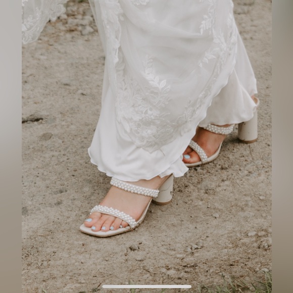 A New Day beige sandals with pearls- size 6.5 - Picture 4 of 4